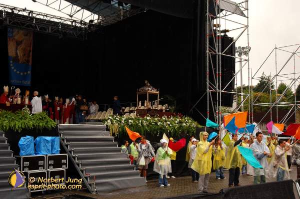 Nom de l'image : D1158379-01 — Description :  Pèlerinage année jubilaire 2004 à St Jacques de Compostelle