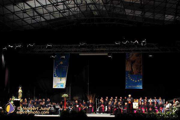 Nom de l'image : D1157883-01 — Description :  Pèlerinage année jubilaire 2004 à St Jacques de Compostelle