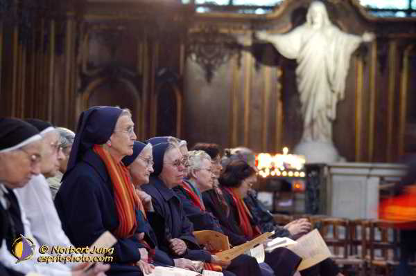 Nom de l'image : D1187714-1 — Description :  Paris - Toussaint 2004