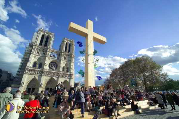 Nom de l'image : D1188G406-1 — Description :  Paris - Toussaint 2004