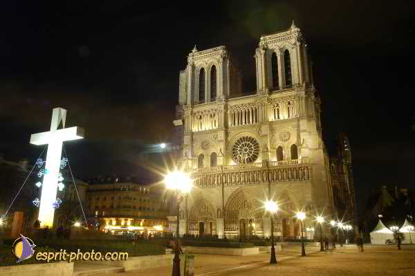 Nom de l'image : D1189466-1 — Description :  Paris - Toussaint 2004