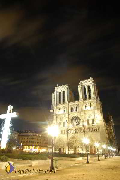 Nom de l'image : D1189467-1 — Description :  Paris - Toussaint 2004