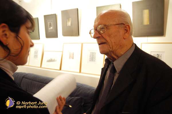 Nom de l'image : D1186639-1 — Description :  Paris - Toussaint 2004