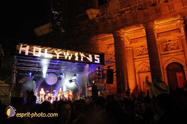 Nom de l'image : E00015565-1 — Description :  Toussaint 2004 - 28 oct - Conférence à ND de Paris et photos devant la croix