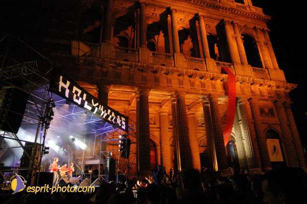 Nom de l'image : E00015584-1 — Description :  Toussaint 2004 - 28 oct - Conférence à ND de Paris et photos devant la croix