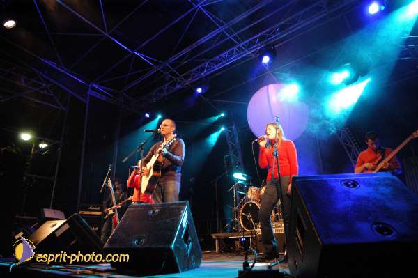 Nom de l'image : E00015601-1 — Description :  Toussaint 2004 - 28 oct - Conférence à ND de Paris et photos devant la croix