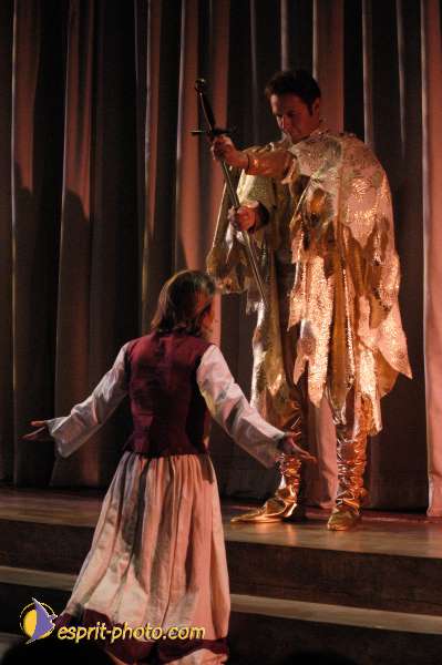 Nom de l'image : E00015238-1 — Description :  Toussaint 2004 - 28 oct - Conférence à ND de Paris et photos devant la croix