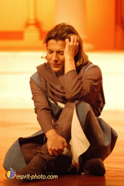 Nom de l'image : E00015266-1 — Description :  Toussaint 2004 - 28 oct - Conférence à ND de Paris et photos devant la croix