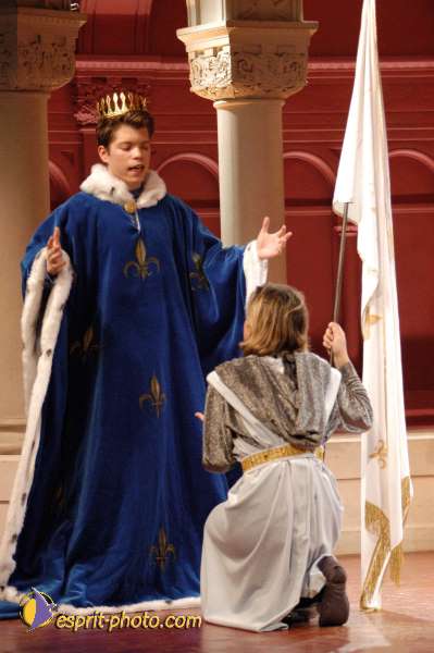 Nom de l'image : E00015275-1 — Description :  Toussaint 2004 - 28 oct - Conférence à ND de Paris et photos devant la croix