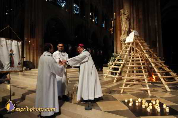 Nom de l'image : D1191815-1 — Description :  Paris - Toussaint 2004