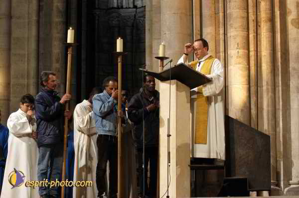 Nom de l'image : D1191942-1 — Description :  Toussaint 2004 - Messe avec les sans abri