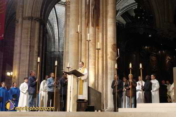 Nom de l'image : D1191943-1 — Description :  Toussaint 2004 - Messe avec les sans abri