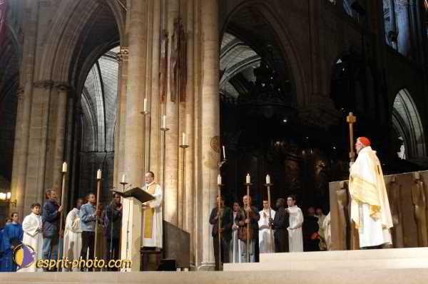 Nom de l'image : D1191947-1 — Description :  Toussaint 2004 - Messe avec les sans abri