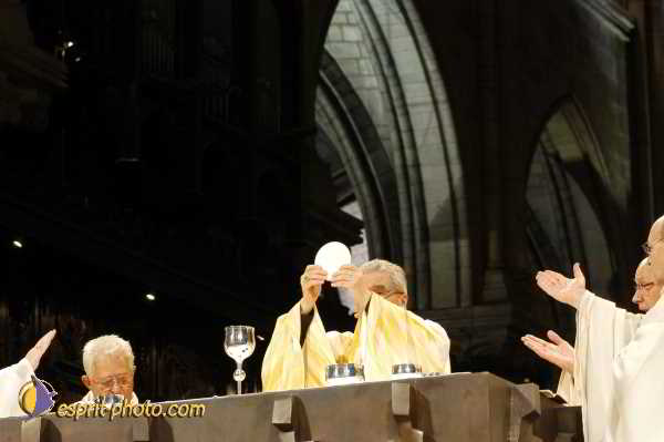 Nom de l'image : D1192009-1 — Description :  Toussaint 2004 - Messe avec les sans abri