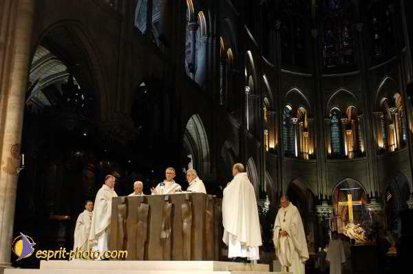 Nom de l'image : D1192039-1 — Description :  Toussaint 2004 - Messe avec les sans abri