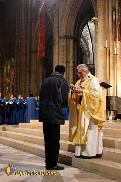 Nom de l'image : D1192046-1 — Description :  Toussaint 2004 - Messe avec les sans abri