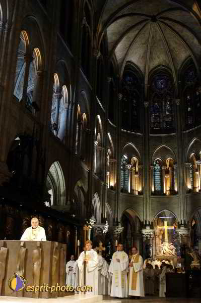 Nom de l'image : D1192059-1 — Description :  Toussaint 2004 - Messe avec les sans abri