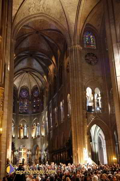 Nom de l'image : D1192107-1 — Description :  Toussaint 2004 - Messe avec les sans abri