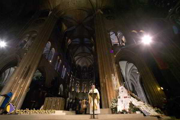 Nom de l'image : D119G902-1 — Description :  Toussaint 2004 - Messe avec les sans abri