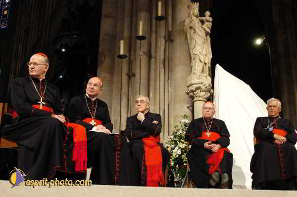 Nom de l'image : D1190870-1 — Description :  Paris - Toussaint 2004