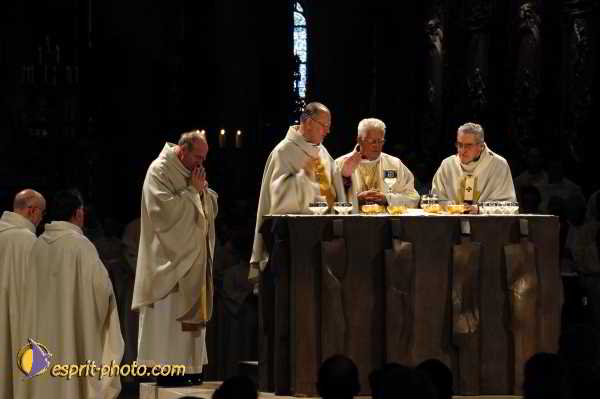 Nom de l'image : D1190999-1 — Description :  Paris - Toussaint 2004