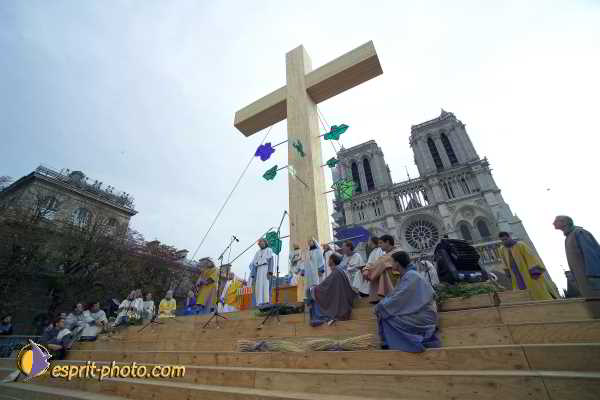 Nom de l'image : D1191G698-1 — Description :  Paris - Toussaint 2004
