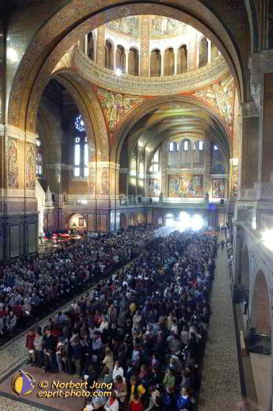 Nom de l'image : D1184483-1 — Description :  Synode 78 - Messe à la Basilique de Lisieux le 3 oct 2004