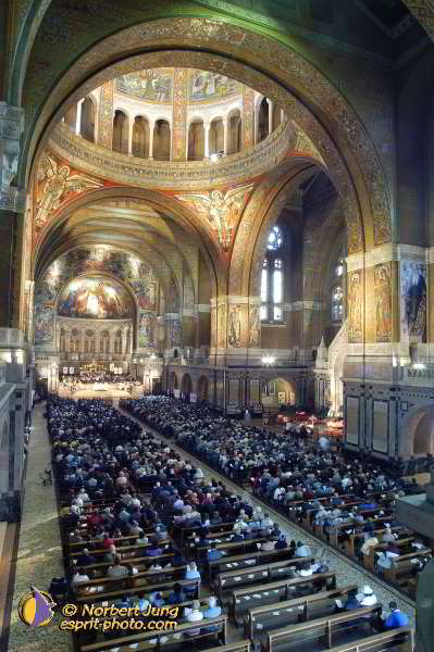 Nom de l'image : D1184541-1 — Description :  Synode 78 - Messe à la Basilique de Lisieux le 3 oct 2004