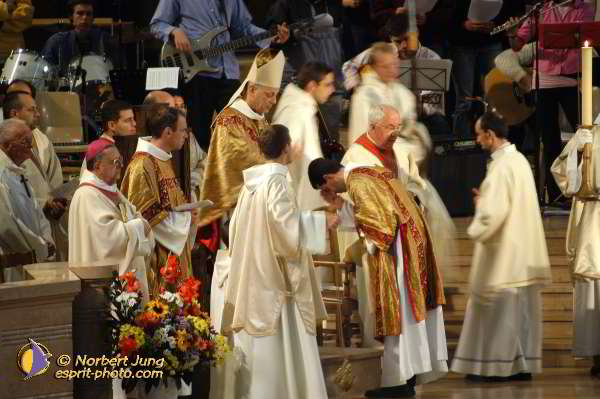 Nom de l'image : D1184543-1 — Description :  Synode 78 - Messe à la Basilique de Lisieux le 3 oct 2004