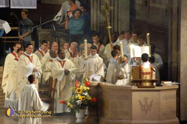 Nom de l'image : D1184555-1 — Description :  Synode 78 - Messe à la Basilique de Lisieux le 3 oct 2004