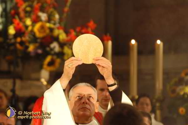 Nom de l'image : D1184605-1 — Description :  Synode 78 - Messe à la Basilique de Lisieux le 3 oct 2004