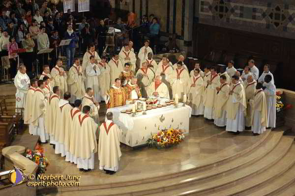 Nom de l'image : D1184621-1 — Description :  Synode 78 - Messe à la Basilique de Lisieux le 3 oct 2004