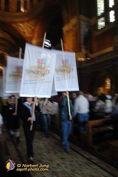 Nom de l'image : D1184660-1 — Description :  Synode 78 - Messe à la Basilique de Lisieux le 3 oct 2004