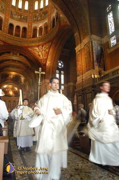Nom de l'image : D1184679-1 — Description :  Synode 78 - Messe à la Basilique de Lisieux le 3 oct 2004