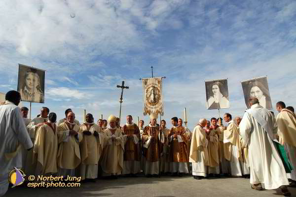 Nom de l'image : D1184695-1 — Description :  Synode 78 - Messe à la Basilique de Lisieux le 3 oct 2004