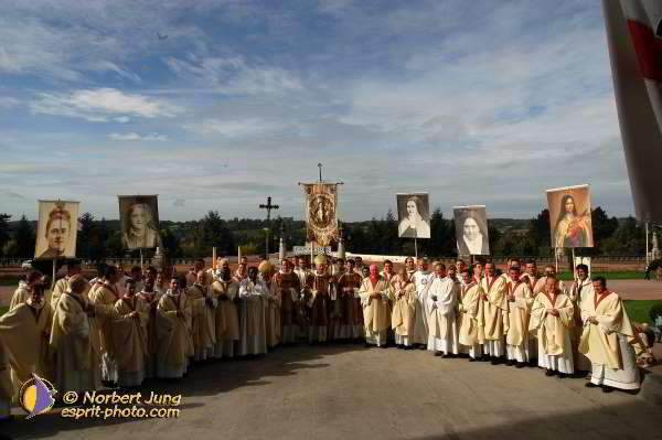 Nom de l'image : D1184701-1 — Description :  Synode 78 - Messe à la Basilique de Lisieux le 3 oct 2004