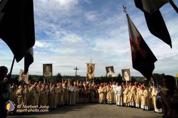 Nom de l'image : D1184711-1 — Description :  Synode 78 - Messe à la Basilique de Lisieux le 3 oct 2004