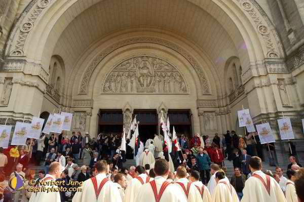 Nom de l'image : D1184726-1 — Description :  Synode 78 - Messe à la Basilique de Lisieux le 3 oct 2004