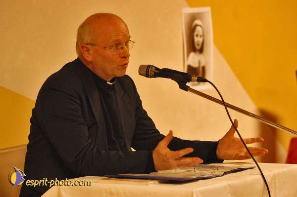 Nom de l'image : E00072789-1 — Description :  Colloque de l'asociation enfance et Sainteté