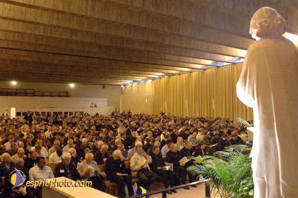 Nom de l'image : D2058526_1 — Description :  Sister Briege McKenna - Retraite de 950 prêtres à Ars