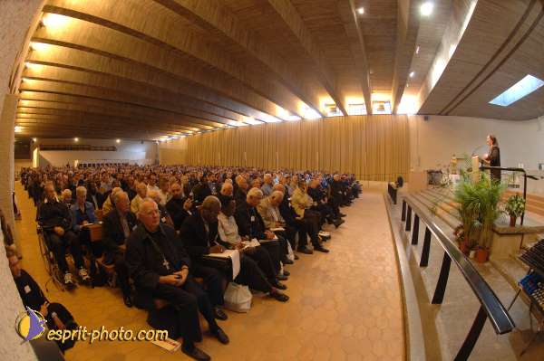 Nom de l'image : D2058679_1 — Description :  Sister Briege McKenna - Retraite de 950 prêtres à Ars