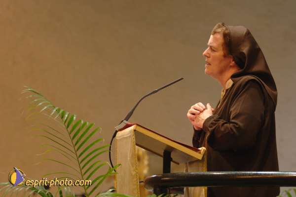 Nom de l'image : D2058698_1 — Description :  Sister Briege McKenna - Retraite de 950 prêtres à Ars