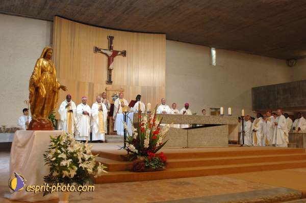 Nom de l'image : D2058985_1 — Description :  Sister Briege McKenna - Retraite de 950 prêtres à Ars