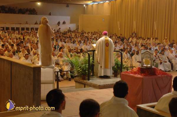 Nom de l'image : D2059077_1 — Description :  Sister Briege McKenna - Retraite de 950 prêtres à Ars