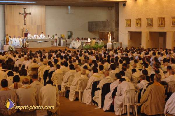 Nom de l'image : D2059104_1 — Description :  Sister Briege McKenna - Retraite de 950 prêtres à Ars