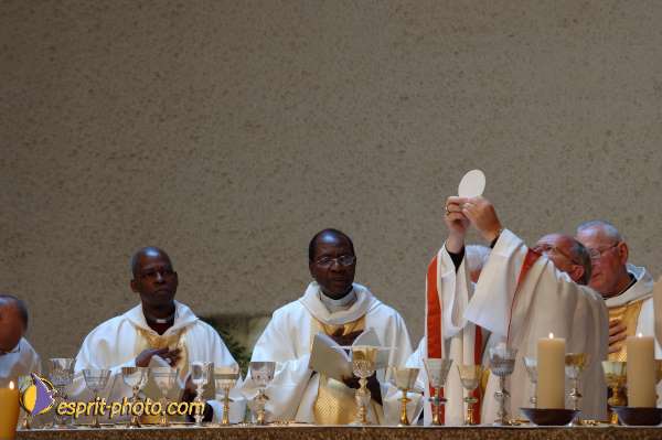 Nom de l'image : D2059122_1 — Description :  Sister Briege McKenna - Retraite de 950 prêtres à Ars