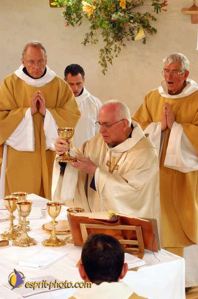 Nom de l'image : D1026874 — Description :  Pâque 2003 - Communauté de l'Agnaux - Plavilla