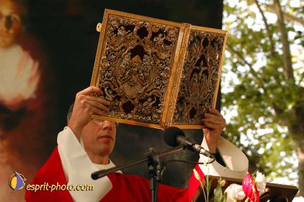 Nom de l'image : D1051944-01 — Description :  Ordination sacerdotale et diaconale au seminaire de la Castille