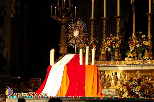 Nom de l'image : D1191671-1 — Description :  Paris - Toussaint 2004