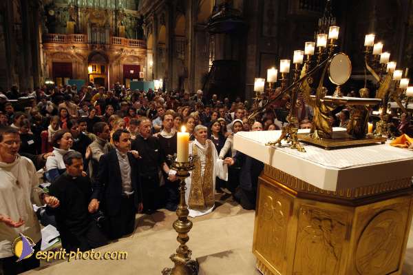 Nom de l'image : D1189839-1 — Description :  Paris - Toussaint 2004